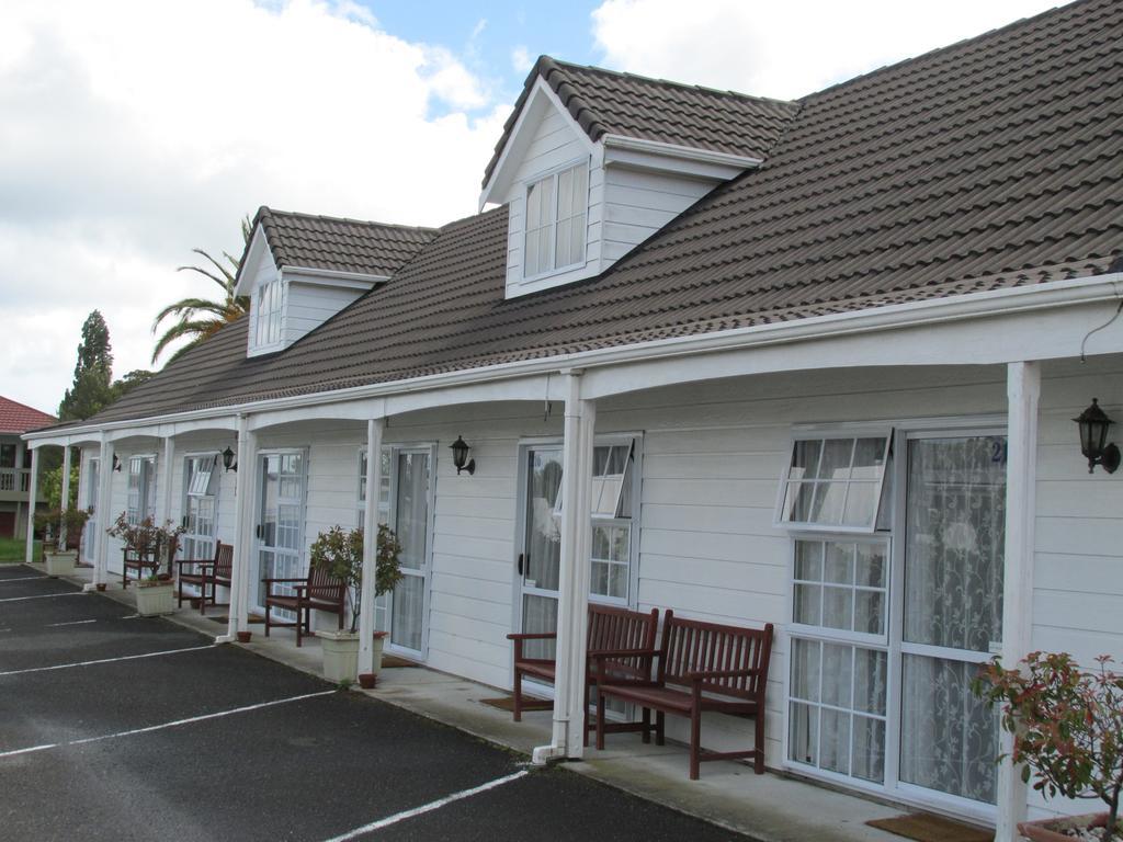 Malones Spa Motel Роторуа Екстериор снимка