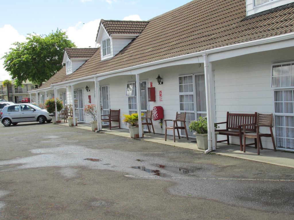 Malones Spa Motel Роторуа Екстериор снимка