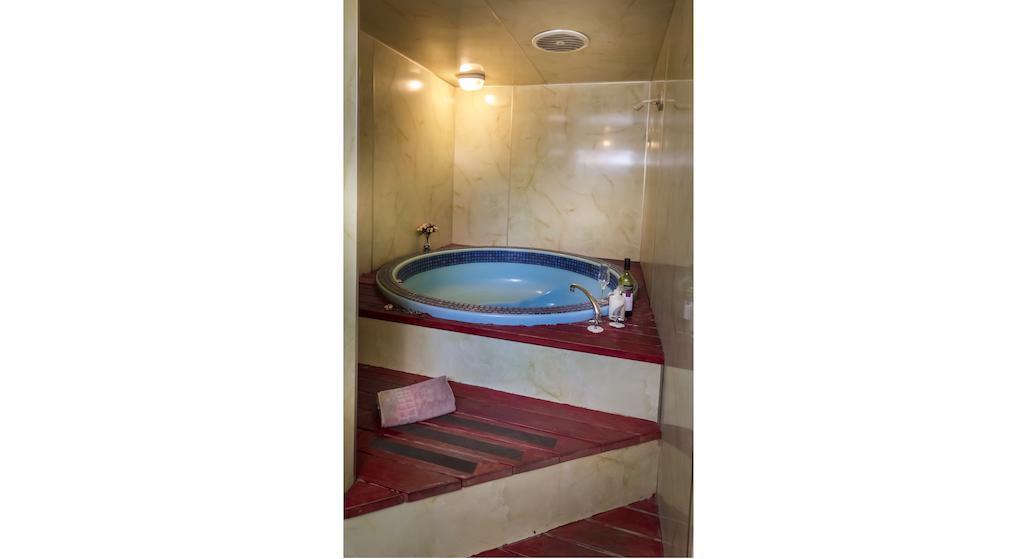 Malones Spa Motel Роторуа Стая снимка