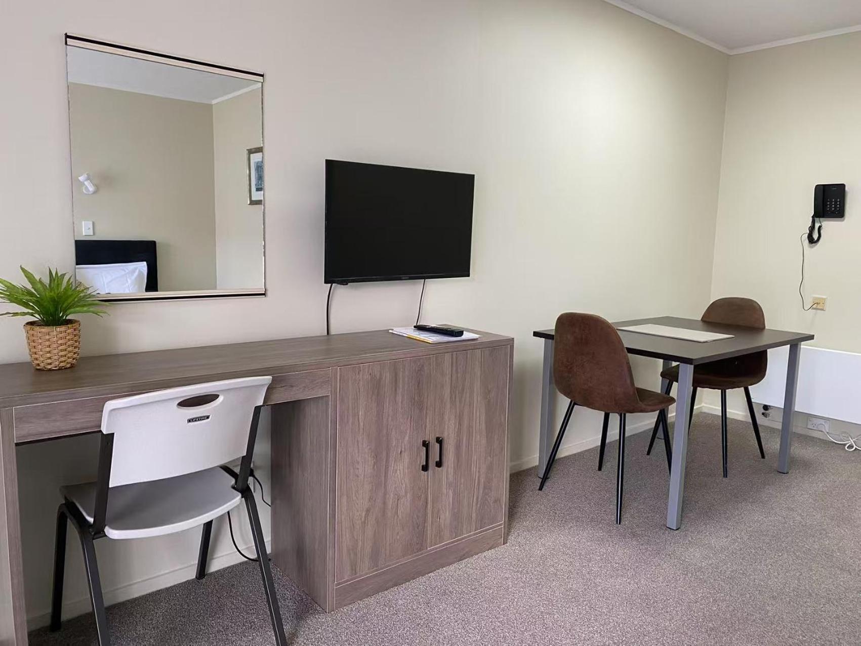 Malones Spa Motel Роторуа Екстериор снимка