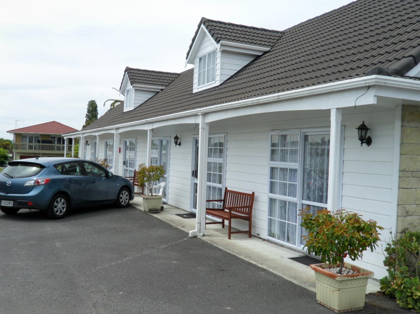 Malones Spa Motel Роторуа Екстериор снимка