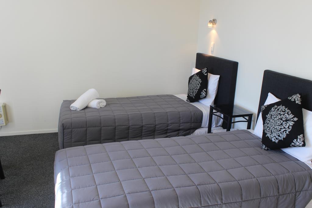Malones Spa Motel Роторуа Екстериор снимка