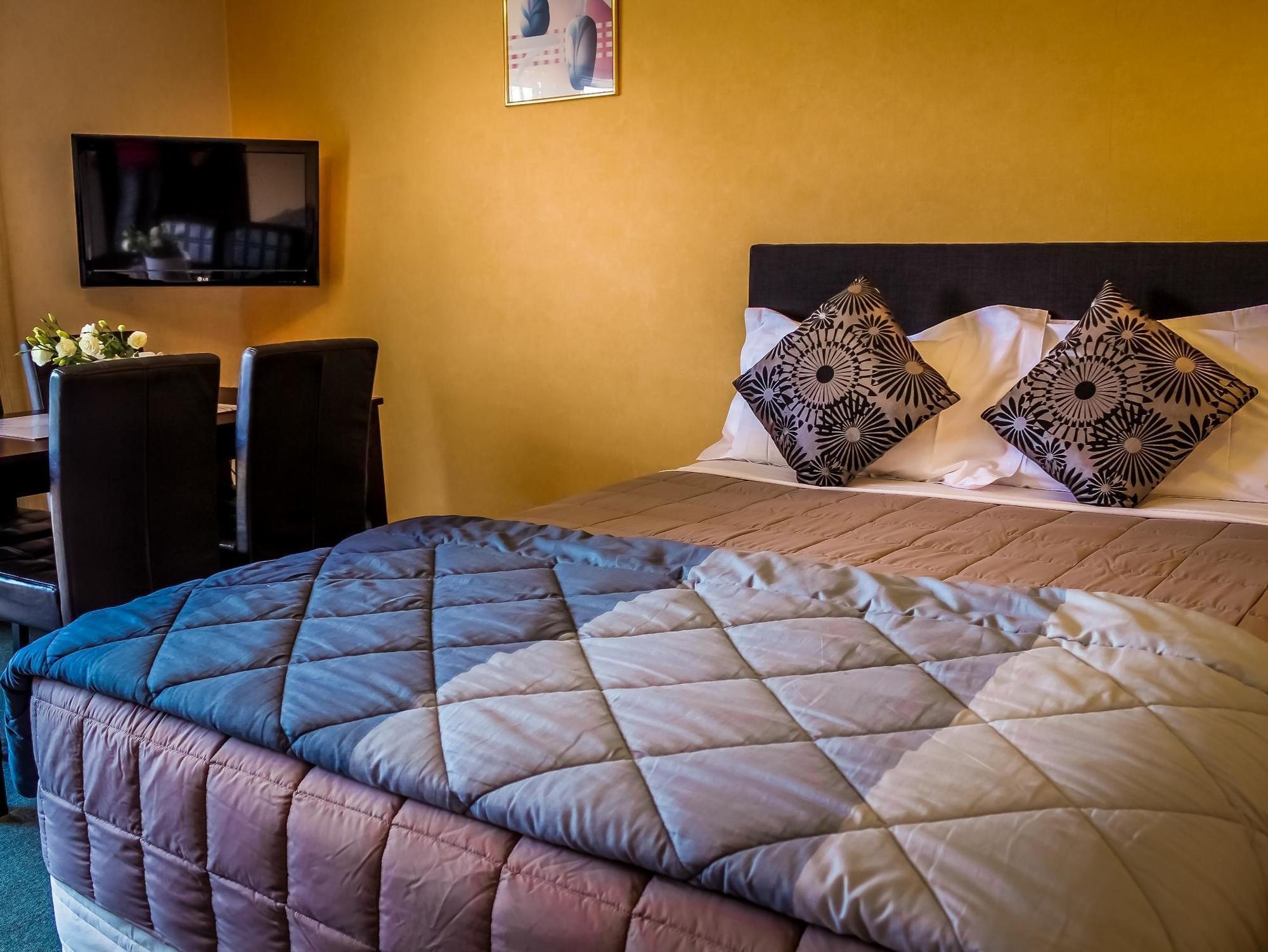 Malones Spa Motel Роторуа Екстериор снимка